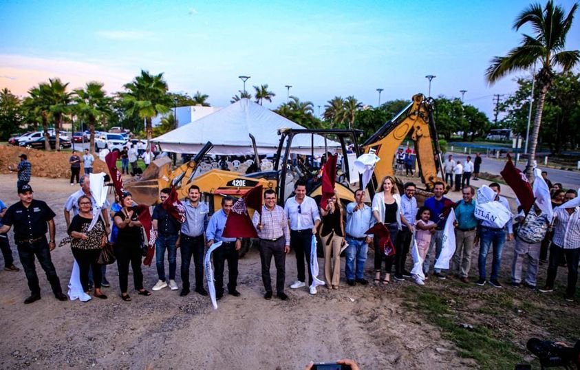 *Arrancan Gobierno Municipal y JUMAPAM obra de reposición de tubería en la Sábal *Arrancan Gobierno Municipal y JUMAPAM obra de reposición de tubería en la Sábal