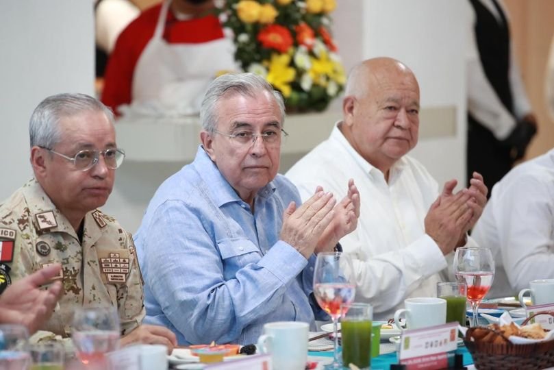 Asiste Rocha Moya a encuentro con mandatarios de la Región del Mar de Cortés Asiste Rocha Moya a encuentro con mandatarios de la Región del Mar de Cortés