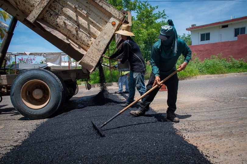 *Ayuntamiento instala reductores de velocidad para proteger al peatón* *Ayuntamiento instala reductores de velocidad para proteger al peatón*