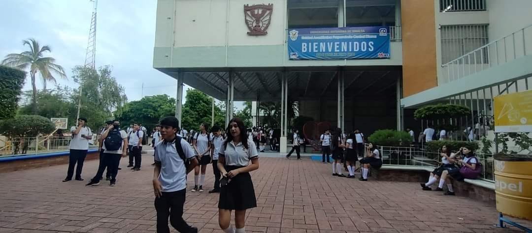 *Con entusiasmo regresan a las aulas más de 160 mil jóvenes en las cuatro difere *Con entusiasmo regresan a las aulas más de 160 mil jóvenes en las cuatro difere