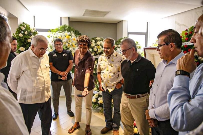 El Alcalde Edgar González y su esposa María Teresa Apodaca, acompañaron al Gober