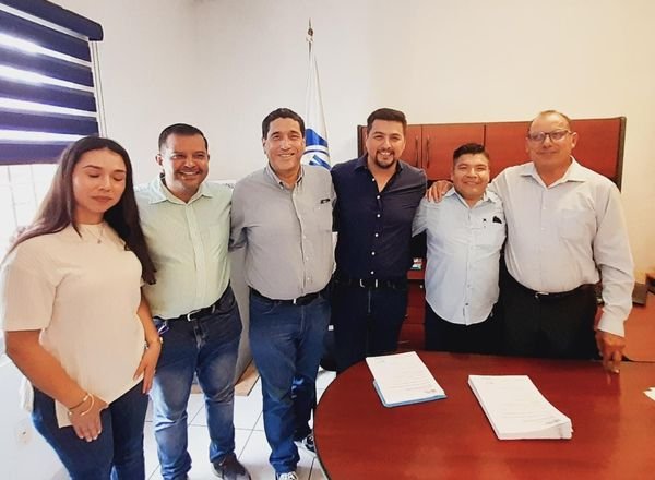 Evaristo Corrales hace su registro para dirigir al Comité Municipal del Partido Evaristo Corrales hace su registro para dirigir al Comité Municipal del Partido