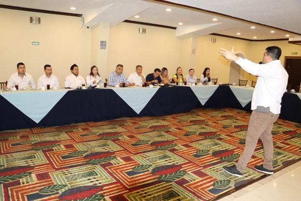 IMDIS capacita a restauranteros del CER en el tema de la inclusión. IMDIS capacita a restauranteros del CER en el tema de la inclusión.