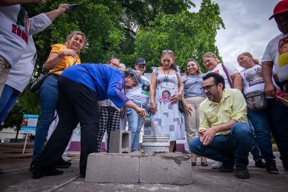 *Juan de Dios Gámez coloca primera piedra de Parque Memorial de los Desaparecido *Juan de Dios Gámez coloca primera piedra de Parque Memorial de los Desaparecido