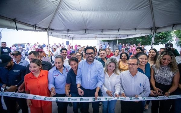 *Juan de Dios Gámez inaugura pavimentación de calles en la colonia Heraclio Bern *Juan de Dios Gámez inaugura pavimentación de calles en la colonia Heraclio Bern