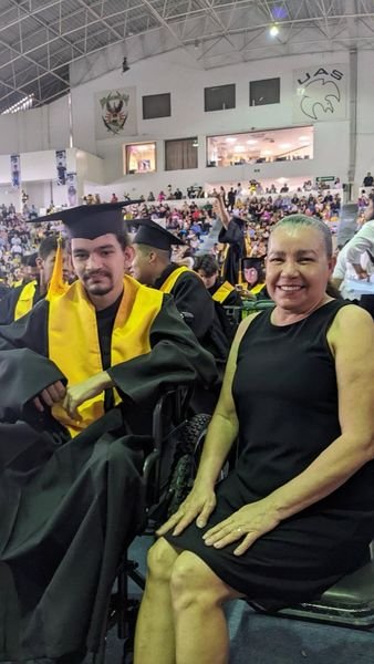 Padres de familia reconocen la labor integral de la UAS y defienden la autonomía Padres de familia reconocen la labor integral de la UAS y defienden la autonomía