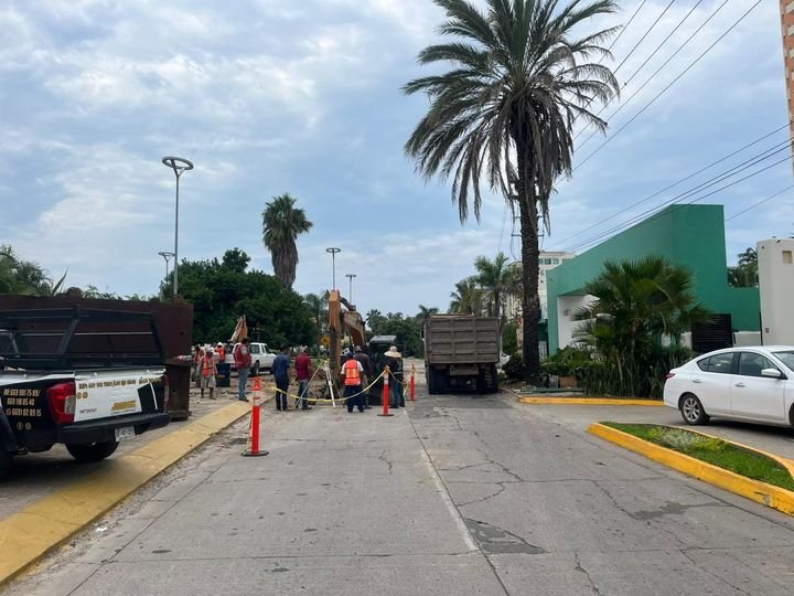 *Para reponer el Colector Cerritos, está parcialmente cerrado el flujo vial en A *Para reponer el Colector Cerritos, está parcialmente cerrado el flujo vial en A