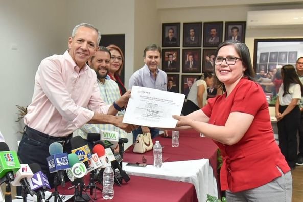 Reciben prestadores de servicios del Municipio de Ahome el Registro Nacional de