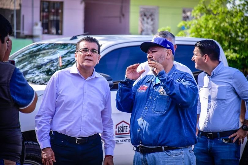 *Recorre Alcalde primaria Sixto Osuna, en Villa Unión.* *Recorre Alcalde primaria Sixto Osuna, en Villa Unión.*