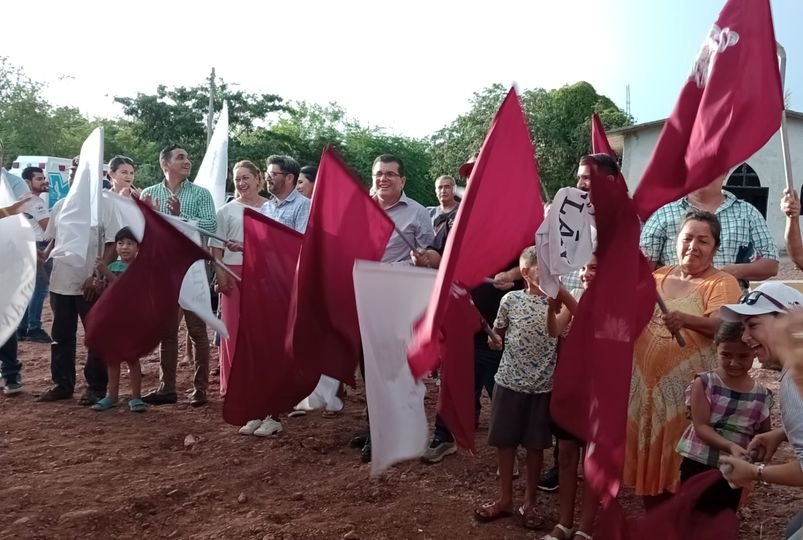 *Reitera Edgar González compromiso de introducir agua potable en El Salto*