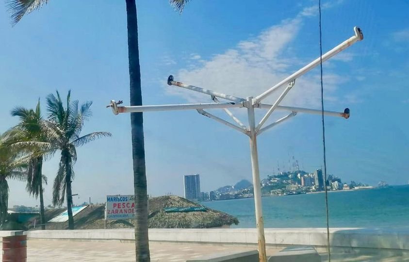 *Retiran mobiliario deteriorado del malecón, se repondrá para ofrecer una mejor