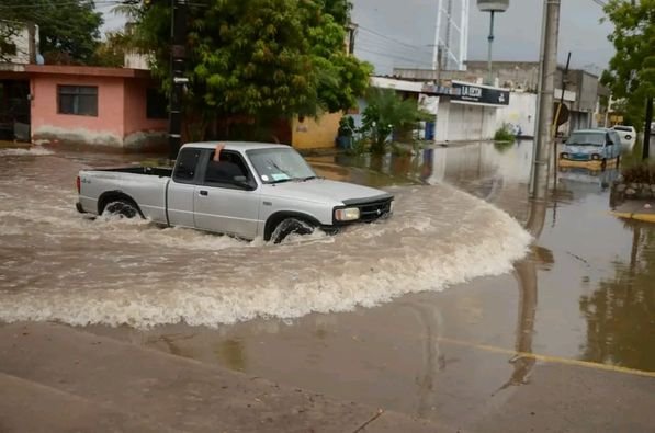 SE INUNDA LOS MOCHIS POR INTENSAS LLUVIAS DE HILARY. SE INUNDA LOS MOCHIS POR INTENSAS LLUVIAS DE HILARY.