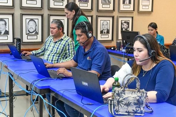*SEPyC habilita Call Center para atención de dudas en canje de Uniformes* *SEPyC habilita Call Center para atención de dudas en canje de Uniformes*
