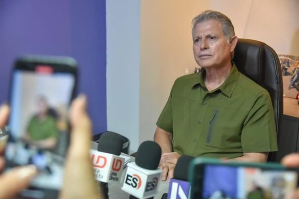 Secretario Genaro García se reúne con integrantes de la Intercamaral Los Mochis. Secretario Genaro García se reúne con integrantes de la Intercamaral Los Mochis.