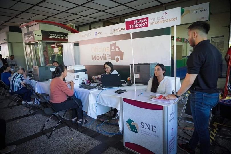 Seguirá una semana más atendiendo la Oficina Móvil del SAT en Palacio de Gobiern Seguirá una semana más atendiendo la Oficina Móvil del SAT en Palacio de Gobiern