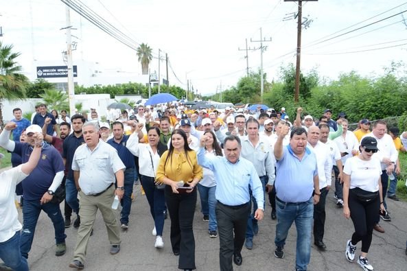 Trabajadores rosalinos respaldan al Rector y a las autoridades que viven persecu Trabajadores rosalinos respaldan al Rector y a las autoridades que viven persecu