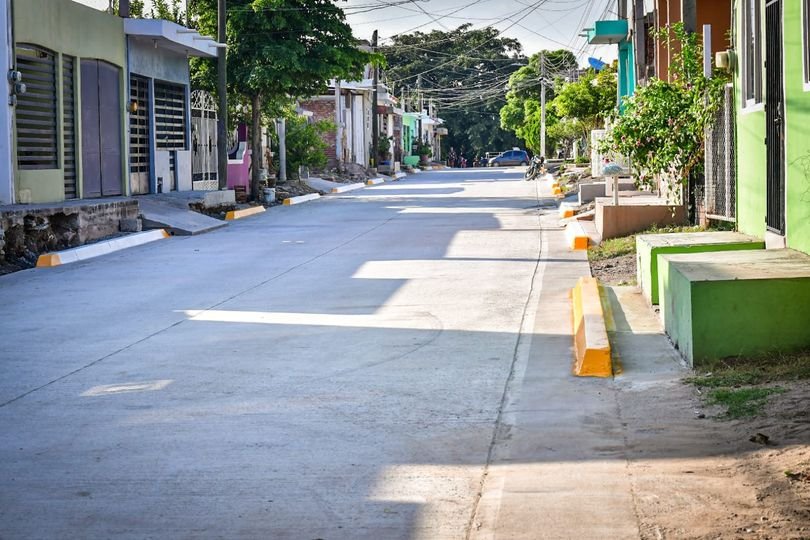 *¡Estrenan calle! Vecinos de la colonia Estero reciben obra de pavimentación.* *¡Estrenan calle! Vecinos de la colonia Estero reciben obra de pavimentación.*