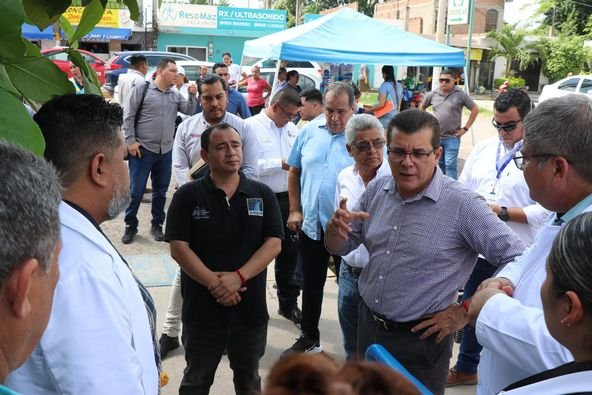 *Vecinos de la Calle Paraíso Rosales en Urías estrenan pavimento y red hidrosani *Vecinos de la Calle Paraíso Rosales en Urías estrenan pavimento y red hidrosani