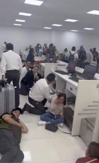 ABRAZO NO BALAZOS DICE NUESTRO PRESIDENTE DE LA REP脷BLICA. BALACERA EN EL AEROP ABRAZO NO BALAZOS DICE NUESTRO PRESIDENTE DE LA REP脷BLICA. BALACERA EN EL AEROP