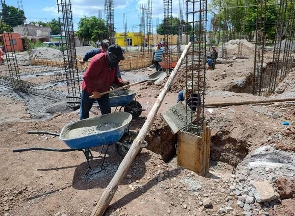 Alcalde de Ahome destaca avance de obras de infraestructura en el municipio.