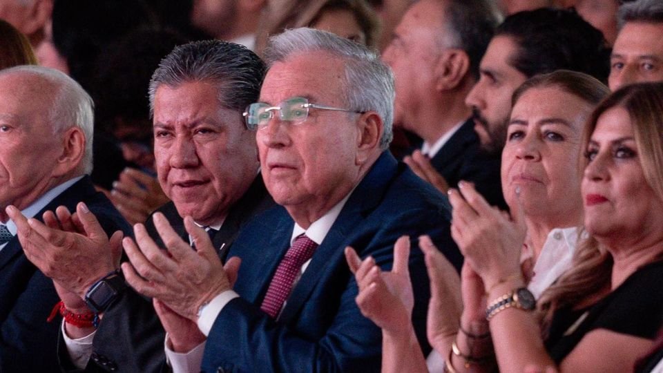 Asiste el gobernador Rocha al Primer Informe de labores de Esteban Villegas, man