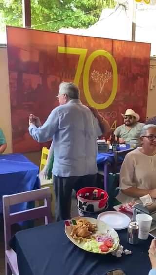 EL GOBER ROCHA, AVENTÁNDOSE UN BAILONGO PATRIO CON LA DOCTORA TERE GUERRA. ¿DÓND