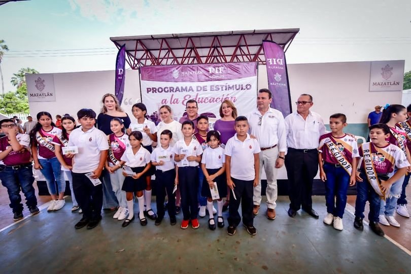 *Entregan Sistema DIF Mazatlán y el Gobierno de Mazatlán un millón de pesos en b