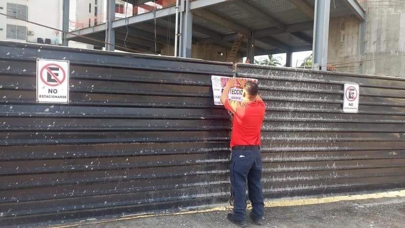 TRABAJADOR SE CAE DE LO ALTO DE LA TORRE STELARHE EN EL MALECÓN Y SUSPENDEN LA O