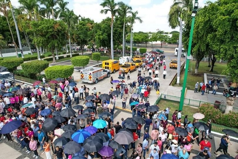 Un éxito el simulacro de evacuación de Palacio de Gobierno* Un éxito el simulacro de evacuación de Palacio de Gobierno*