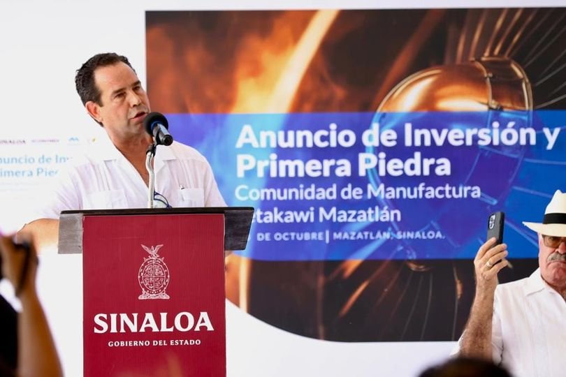 Rocha coloca la primera piedra de Tetakawi en Mazatlán