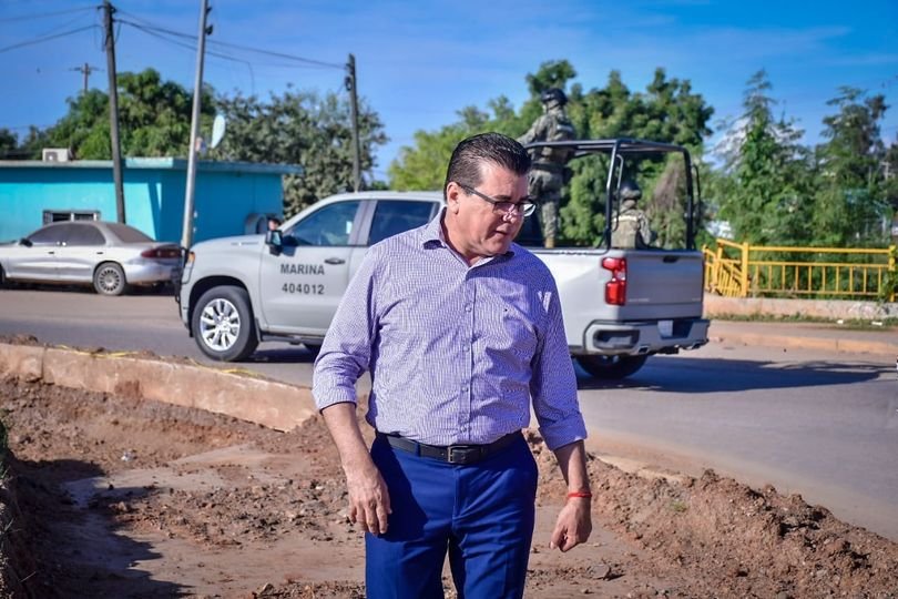 *“Avanzan los trabajos de la glorieta en Avenida de Las Torres”.* *“Avanzan los trabajos de la glorieta en Avenida de Las Torres”.*