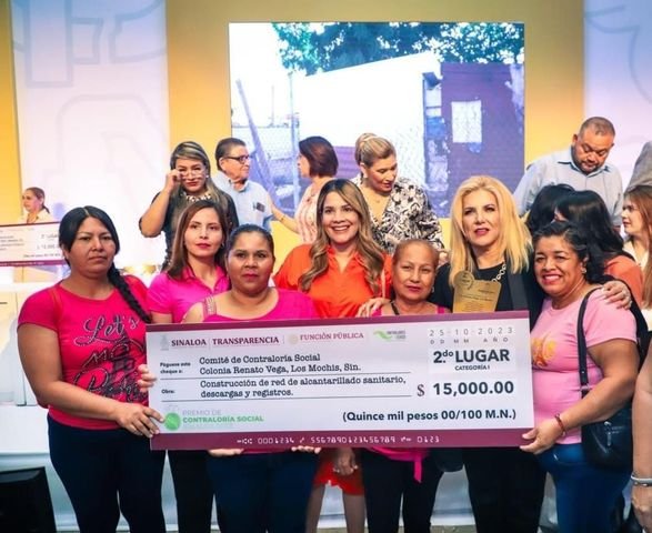 Comité ciudadano de la Renato Vega recibe el Premio de segundo lugar “Contralorí Comité ciudadano de la Renato Vega recibe el Premio de segundo lugar “Contralorí