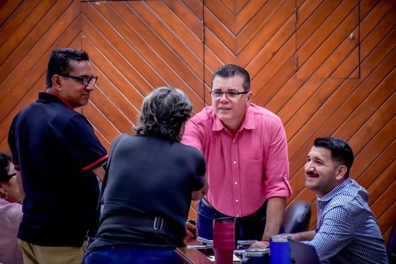 *Gracias a “Escuchando a la Gente” las necesidades de los mazatlecos se atienden *Gracias a “Escuchando a la Gente” las necesidades de los mazatlecos se atienden