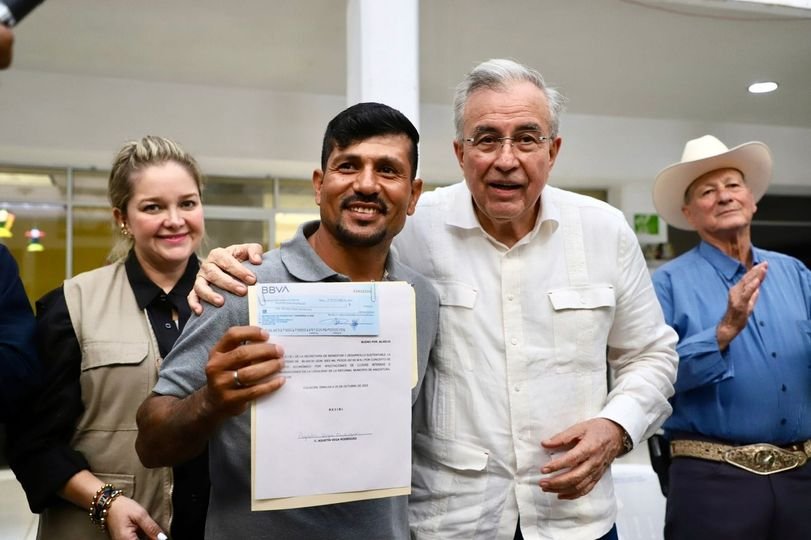 Inicia Rocha con la entrega inmediata de cheques a damnificados por “Norma”