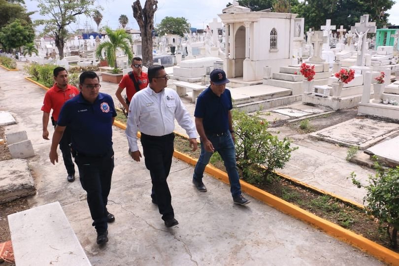 *Listo Oficialía Mayor con operativos en panteones municipales para el Día de Mu *Listo Oficialía Mayor con operativos en panteones municipales para el Día de Mu