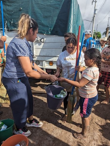 *Sistema DIF Bienestar de Culiacán brinda apoyo oportuno a habitantes de Mezquit *Sistema DIF Bienestar de Culiacán brinda apoyo oportuno a habitantes de Mezquit