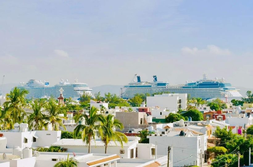 Arriban dos cruceros a Mazatlán con 7 mil visitantes Arriban dos cruceros a Mazatlán con 7 mil visitantes