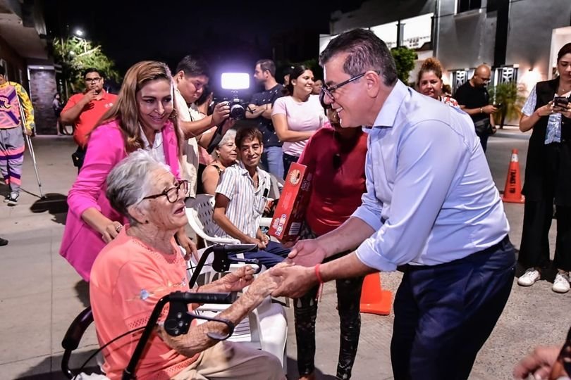 *Colonia Rafael Buelna es beneficiada con la sustitución total de su alumbrado p *Colonia Rafael Buelna es beneficiada con la sustitución total de su alumbrado p