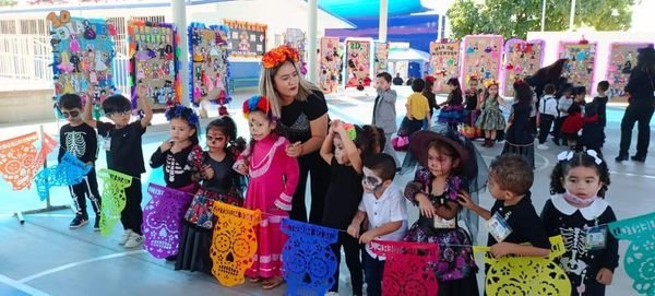Con su Festival del Día de Muertos, buscan fomentar en los estudiantes más peque