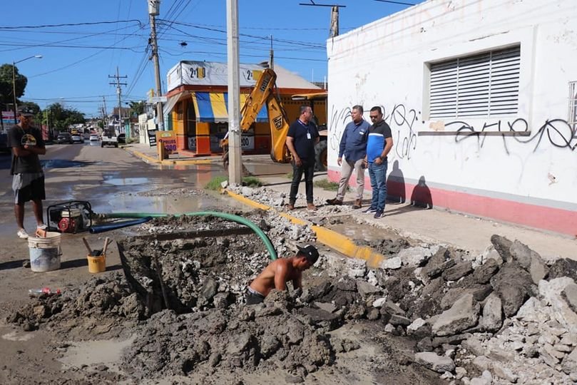 *Empresa que introduce el gasoducto rompe tubo y deja sin agua a 8 colonias*
