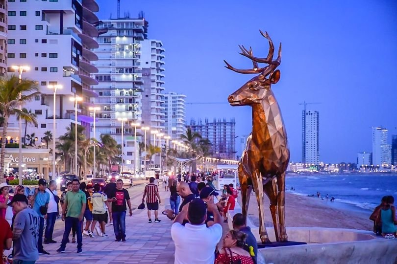 *Exhiben en el malecón escultura de venado a partir de este sábado.* *Exhiben en el malecón escultura de venado a partir de este sábado.*