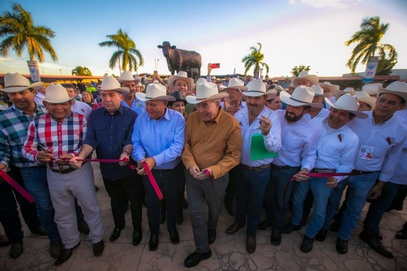 Inaugura Rocha Moya la Expo Ganadera Sinaloa 2023 y reitera su respaldo al secto