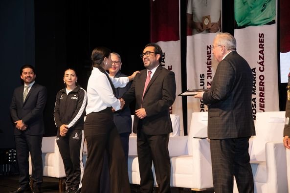 *Juan de Dios Gámez felicita a ganadores del Premio Estatal del Deporte 2023*
