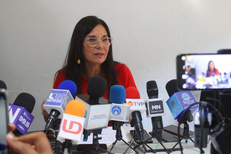 *Retiran de panteones municipales 20 camiones de volteo cargados con basura.* *Retiran de panteones municipales 20 camiones de volteo cargados con basura.*
