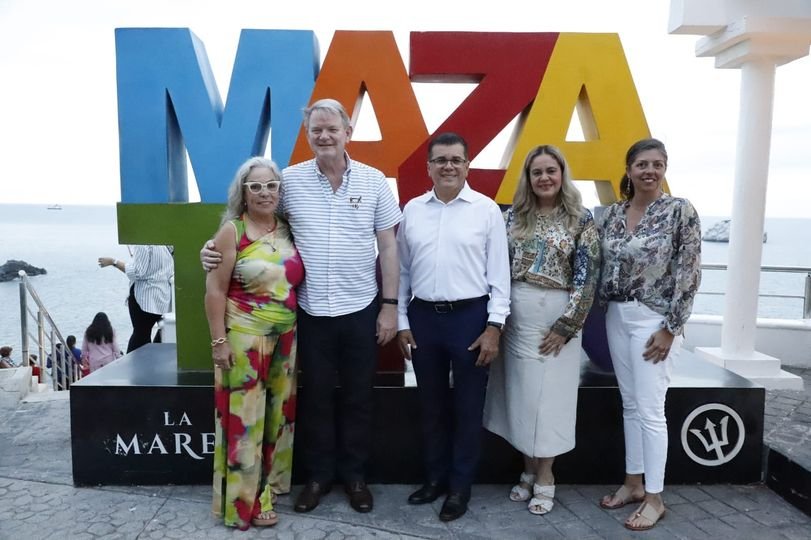 *Se reúne Edgar González con integrantes de la comunidad canadiense en México.* *Se reúne Edgar González con integrantes de la comunidad canadiense en México.*