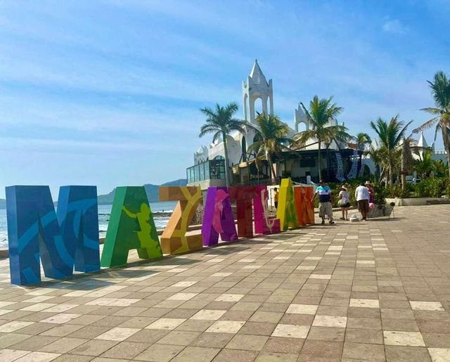 *¡Intensa jornada realiza Obras Públicas en el mantenimiento a la zona turística