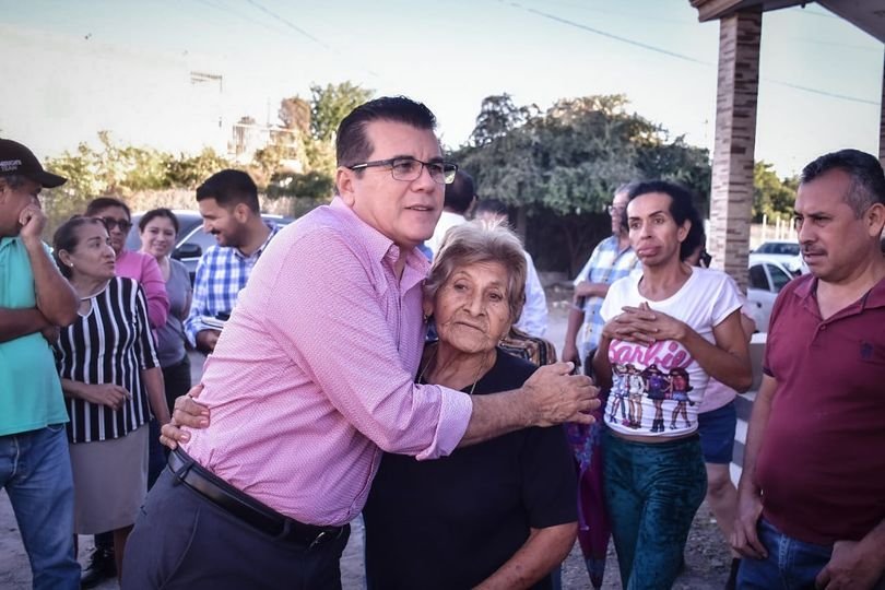 *Gobierno de Mazatlán escucha a vecinos de la colonia Sinaloa.* *Gobierno de Mazatlán escucha a vecinos de la colonia Sinaloa.*