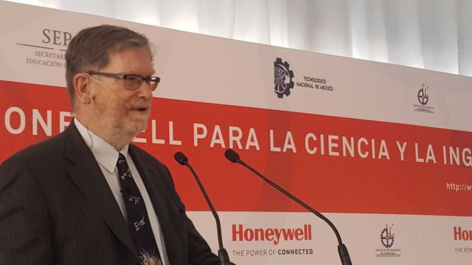 El astrofísico estadounidense George Smoot, Premio Nobel de Física, impartirá en