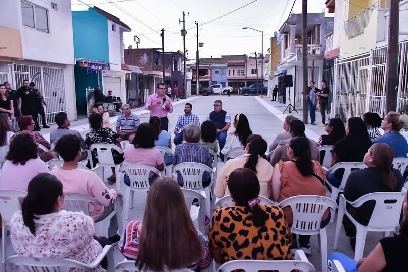 *Familias de la Calle Rincón del Nogal estrenan pavimento y alcantarillado* *Familias de la Calle Rincón del Nogal estrenan pavimento y alcantarillado*