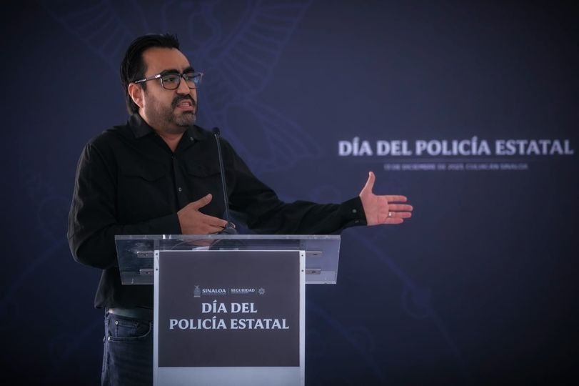 Festeja Rocha a los policías estatales en su día Festeja Rocha a los policías estatales en su día